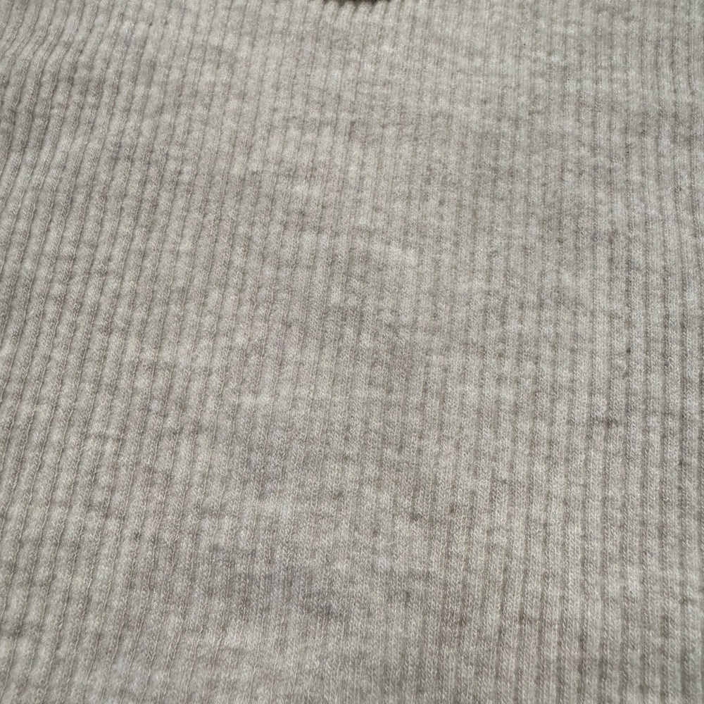 Wild Fable Light Gray Ribbed V-Neck Tee - Picture 3 of 4